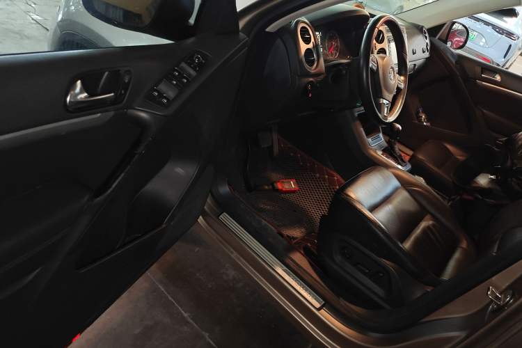 Used Volkswagen Tiguan 2013 1.8 TSI Automatic Two-Wheel Drive Comfort Edition Driver Seat