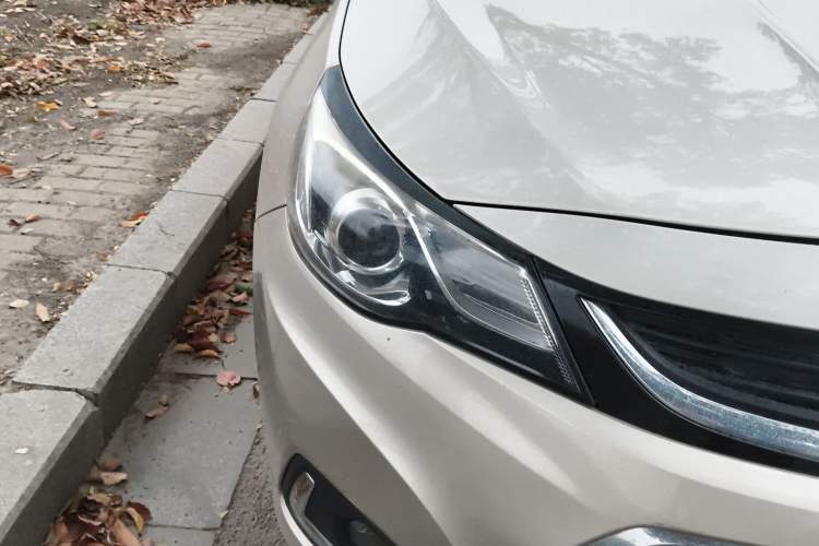 Used Chevrolet Malibu 2016 2.0L Automatic Comfort Edition Right Front Headlight