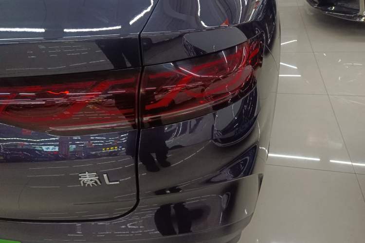 Used BYD Qin L 2024 DM-i 80KM Beyond Model Right Rear Taillight