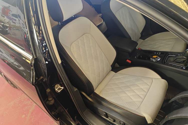 Used Volkswagen Magotan 2023 2 Million Units Commemorative Edition 330TSI DSG Luxury Version