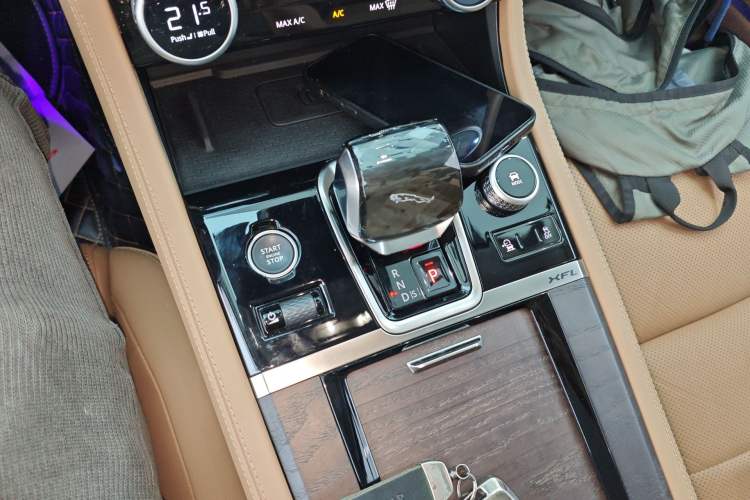 Used Jaguar XFL 2024 2.0T P250 Two-Wheel Drive Prestige Luxury Edition Gear Lever