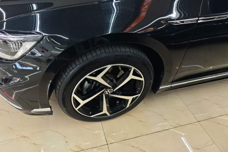 Used Volkswagen Magotan 2023 2 Million Units Commemorative Edition 330TSI DSG Luxury Version Left Front Wheel Hub