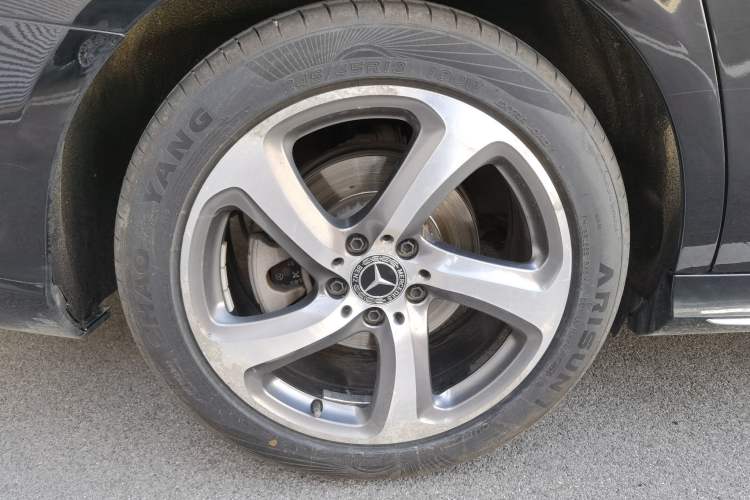 Used Mercedes-Benz E-Class 2019 E 300 L Sporty and Stylish Model Right Rear Wheel Hub