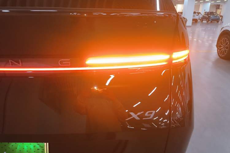 Used XPeng X9 2025 740 Ultra-Long Range Max Right Rear Taillight