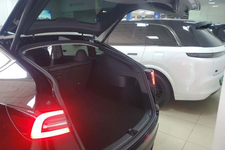 Used Tesla Model Y 2022 Performance High-Performance All-Wheel-Drive Version Trunk