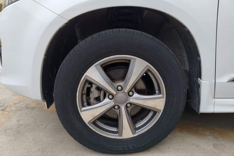 Used Haval H6 2016 Upgraded Model 1.5T Manual Two-Wheel Drive Elite Version Left Front Wheel Hub