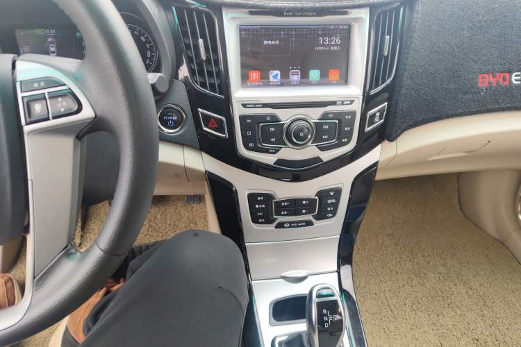 Used BYD e5 2018 450 Smart Connect Deluxe Edition Audio And AC Panel