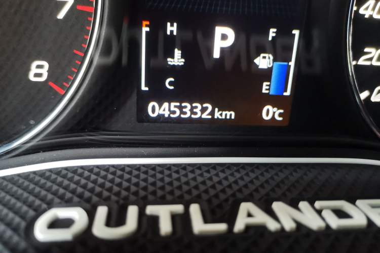 Used Mitsubishi Outlander 2020 2.0L Two-Wheel Drive Enjoyment Version 5 Seats Odometer Close Up