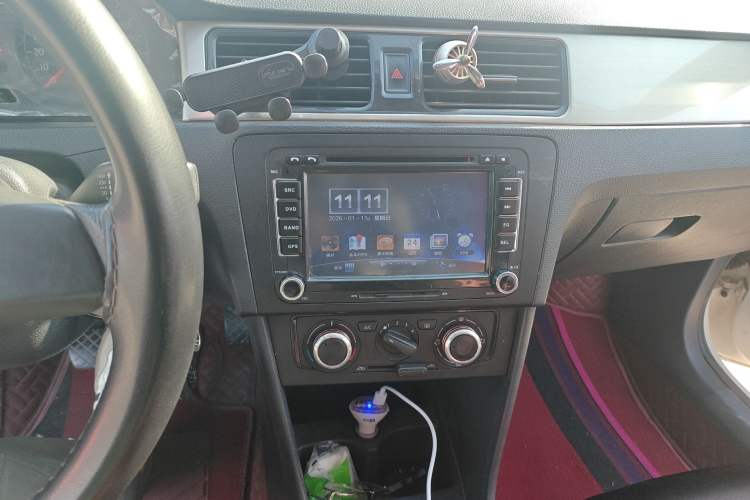 Used Volkswagen Santana 2015 1.6L Manual Fashion Edition