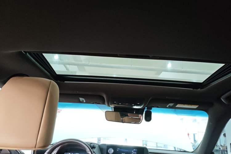 Used Lexus ES 2020 300h Premier Edition
