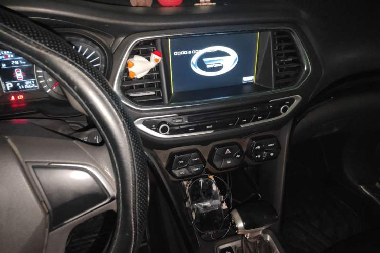 Used GAC Trumpchi GS4 2015 200T G-DCT Comfort Edition Audio And AC Panel