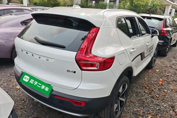 Used Volvo XC40 2024 B4 4x4 Smart Luxury Edition Rear Right 45 Deg