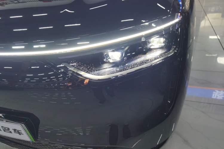 Used Hima AITO M8 2025 Model, Pure Electric Max+ Five-Seat All-Wheel-Drive Version
