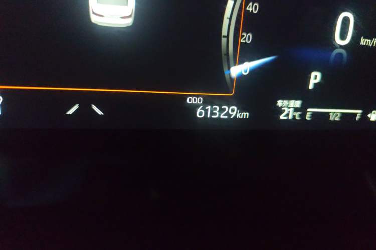 Used Toyota Camry 2021 2.5G Luxury Edition Odometer Close Up