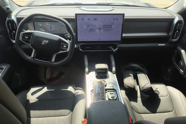 Used JETOUR Traveler 2023 1.5T Two-Wheel Drive Discovery PRO Center Console