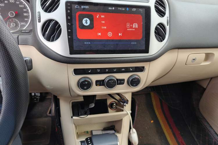 Used Volkswagen Tiguan 2012 2.0 TSI Automatic All-Wheel Drive Elite Edition Audio And AC Panel