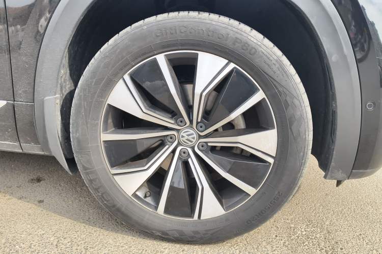 Used Volkswagen Teramont X 2020 Revised Version 380TSI Four-Wheel Drive Prestige Luxury Edition Right Front Wheel Hub