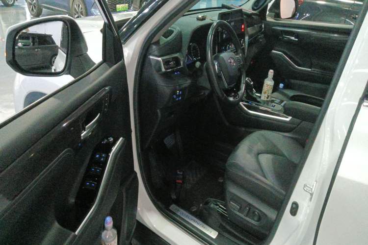 Used Toyota Highlander 2022 Dual-Engine 2.5L Four-Wheel Drive Supreme Edition 7-Seater Driver Seat