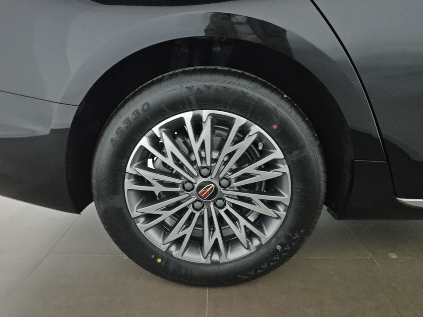 Hongqi H5 2025 2.0T Automatic Flagship 500 000th Unit Anniversary Edition — снимка 11