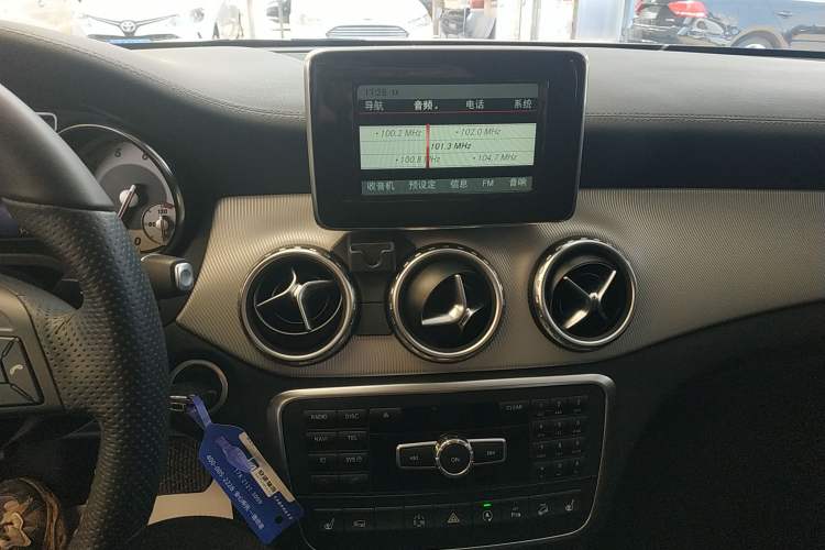 Used Mercedes-Benz GLA 2015 GLA 220 4MATIC Fashion Model Audio And AC Panel