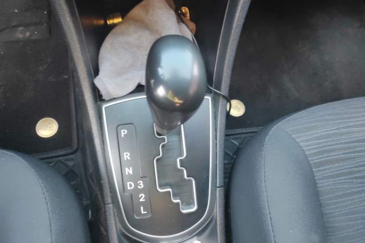 Used Hyundai Verna Ray 2014 1.4L Automatic GLX Gear Lever