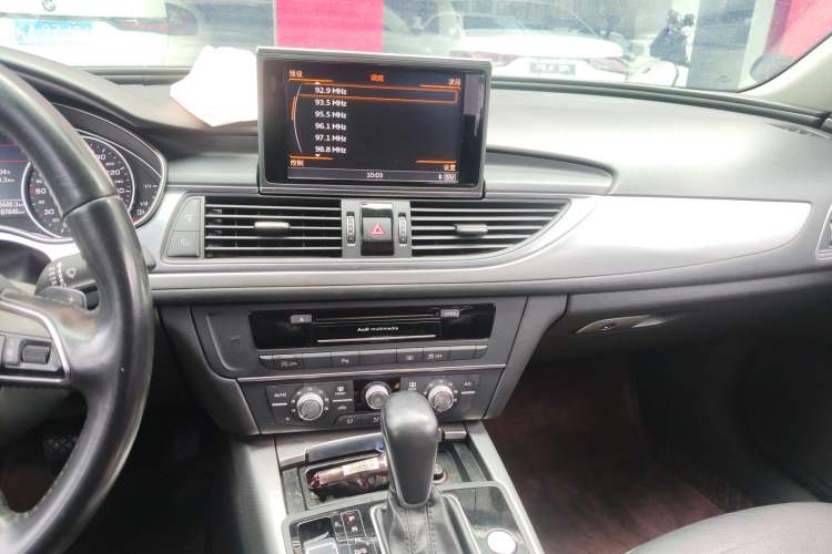 Used Audi A6L 2018 30th Anniversary Edition TFSI Trendy Model Audio And AC Panel