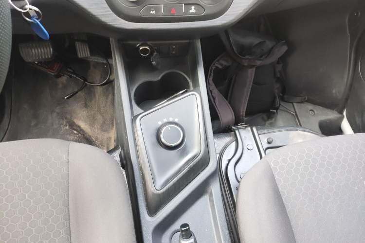 Used Chana Ruixing EM80 2025 Passenger Version Comfort Edition 6-Seater 300 km Dual-Swing Doors