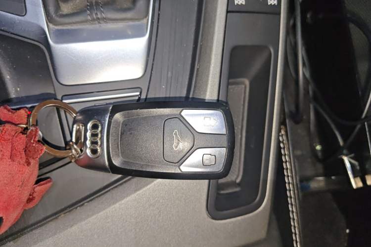 Used Audi A4L 2018 30th Anniversary Edition 40 TFSI Trendy Model Vehicle Key