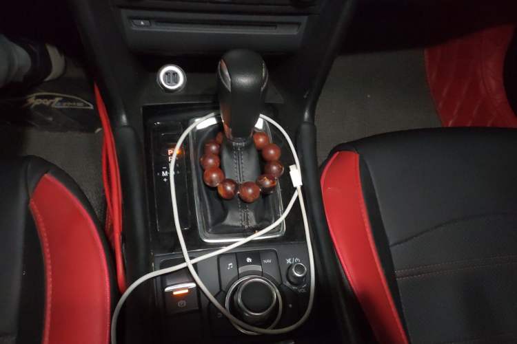 Used Mazda 3 Axela 2017 Sedan 1.5L Automatic Luxury Model Emission Standard China V Gear Lever