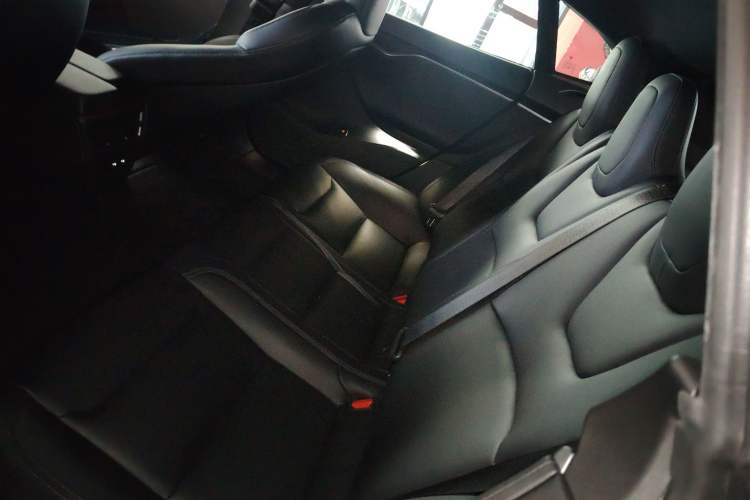 Used Tesla Model S 2019 Long-Range Version
