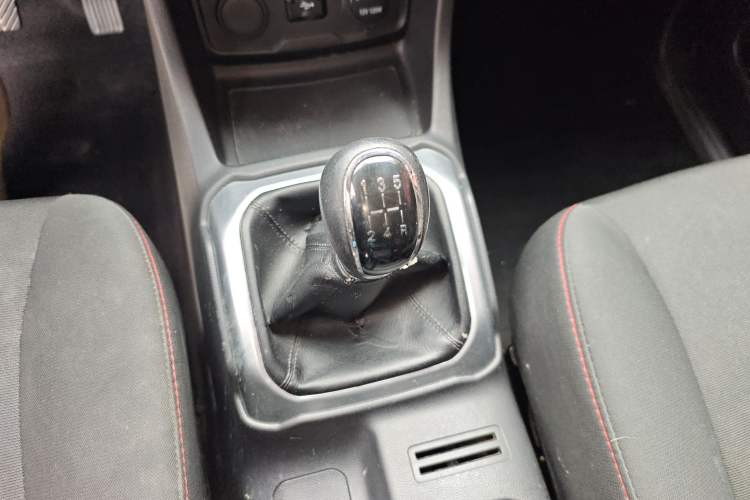 Used CHANGAN OSHAN X70A 2018 1.5L Manual Standard Edition Gear Lever