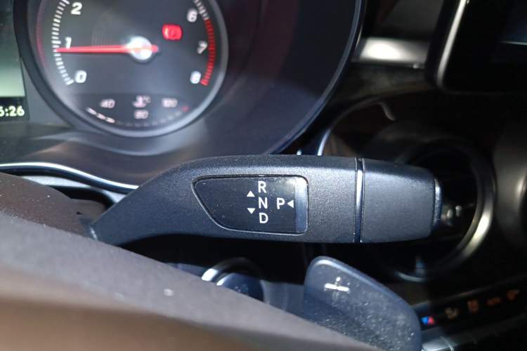 Used Mercedes-Benz GLC 2016 GLC 260 4MATIC Dynamic Edition Gear Lever