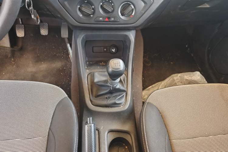 Used Wuling Hongguang 2021 1.5L Revised S Base Version with Electric Power Steering LAR Gear Lever