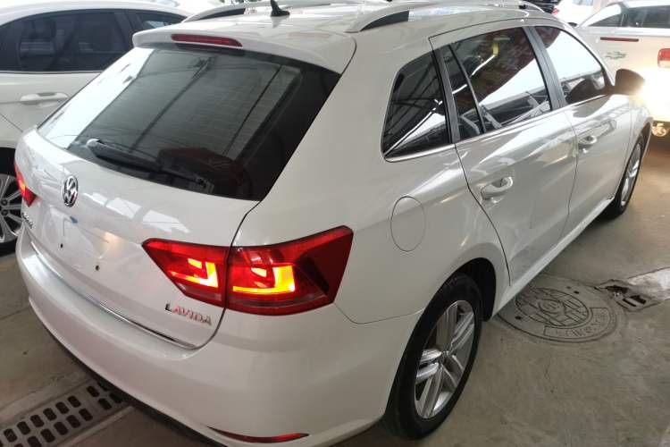 Used Volkswagen Gran Lavida 2015 1.6L Automatic Comfort Edition Rear Right 45 Deg