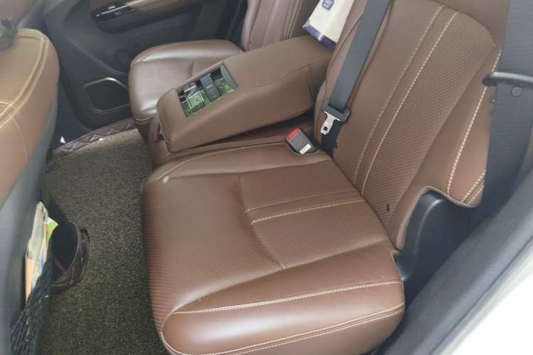 Used BYD Tang New Energy 2015 2.0T Four-Wheel-Drive Flagship Model
