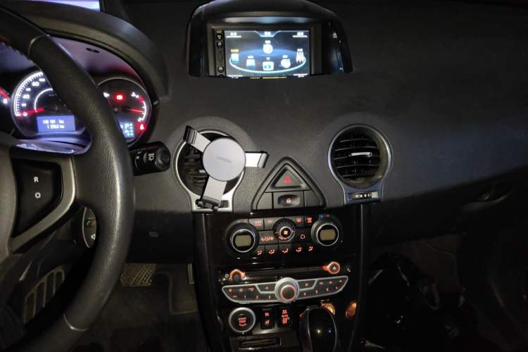 Used Renault Koleos 2013 2.5L 4x4 Comfort Edition Audio And AC Panel