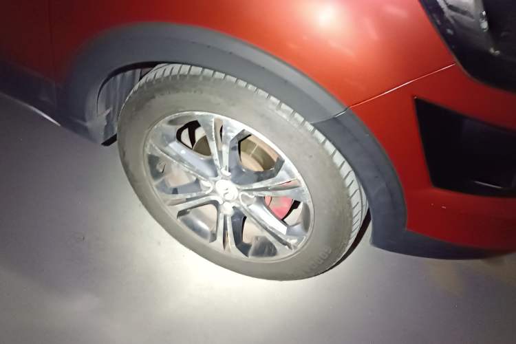 Used BAIC Senova X25 2015 1.5L Manual Elite Edition Right Front Wheel Hub