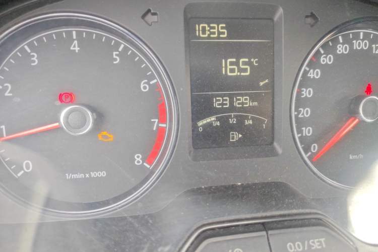 Used Volkswagen Lavida 2013 Revised Classic 1.6L Automatic Fashion Edition Odometer Close Up