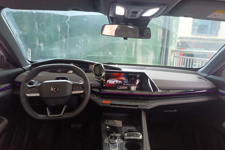 Used CHANGAN UNI-V 2022 1.5T Prestige Version Center Console