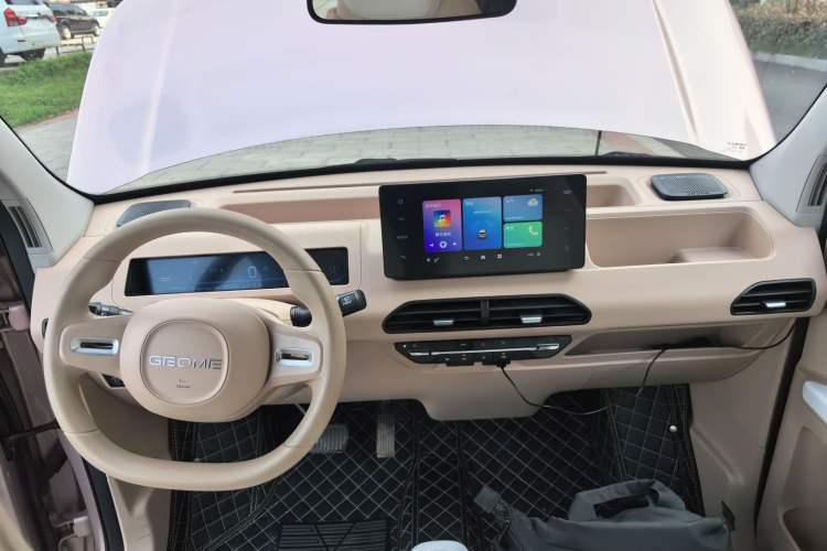 Used Geely Galaxy Panda 2023 Panda Mini 200km Endurance Bear Center Console