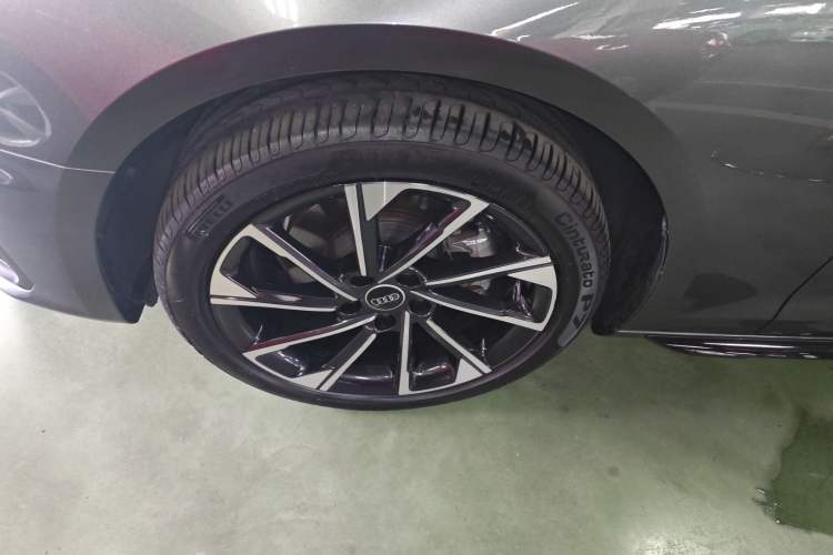 Used Audi A4L 2023 40 TFSI Luxury Dynamic Model Left Front Wheel Hub