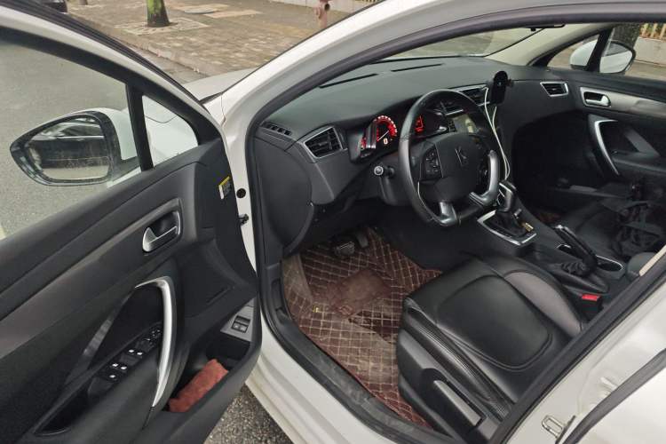 Used DS 5LS 2015 1.6T Comfort Edition THP160