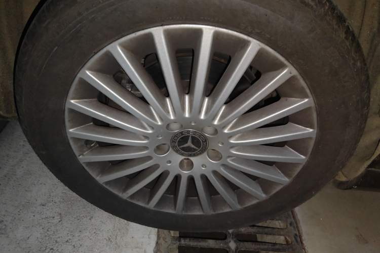 Used Mercedes-Benz C-Class 2017 Facelifted C 180 L Stylish Edition Right Front Wheel Hub