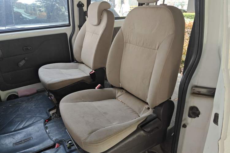 Used Wuling Rongguang V 2016 1.5L Standard Version
