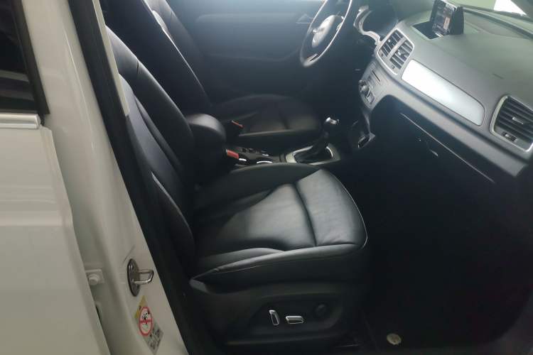 Used Audi Q3 2018 30th Anniversary Edition 30 TFSI Fashion Model Right Front Seat