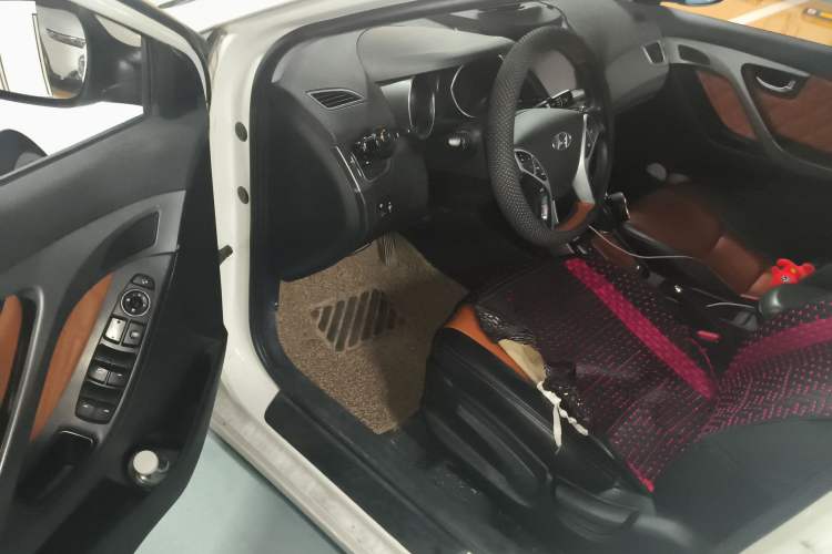 Used Hyundai Elantra (5th Generation / Langdong) 2015 1.6L Automatic Leading Model
