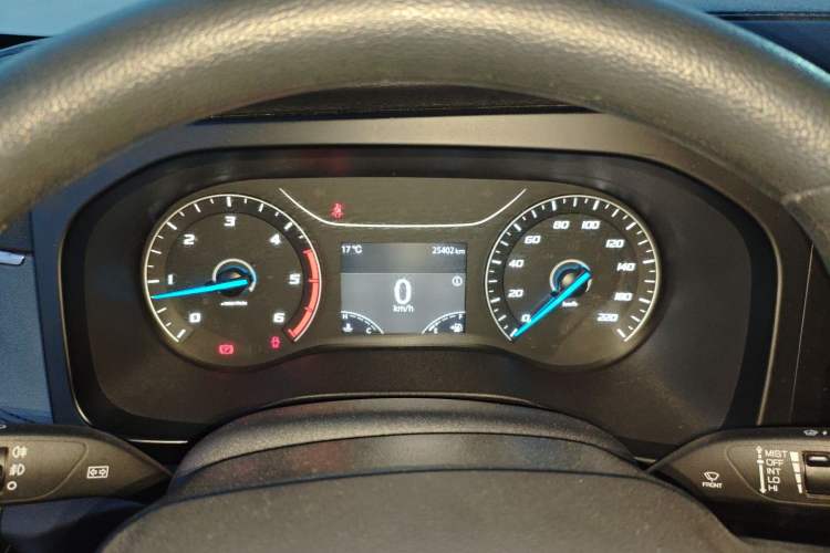 Used JMC Fushun 2023 2.0T Manual Short-Wheelbase Mid-Top Commercial Multi-Purpose 6-Seater Passenger Vehicle