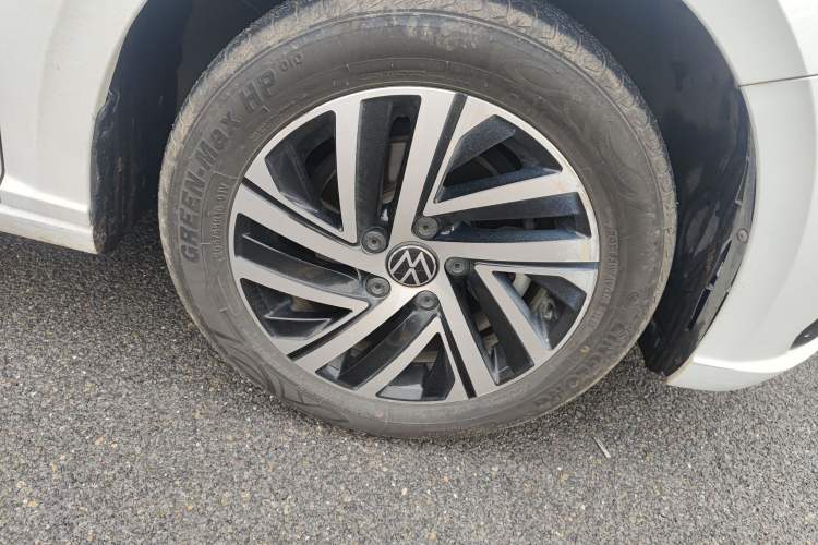 Used Volkswagen Lavida 2022 1.5L Automatic Comfort Edition Right Front Wheel Hub