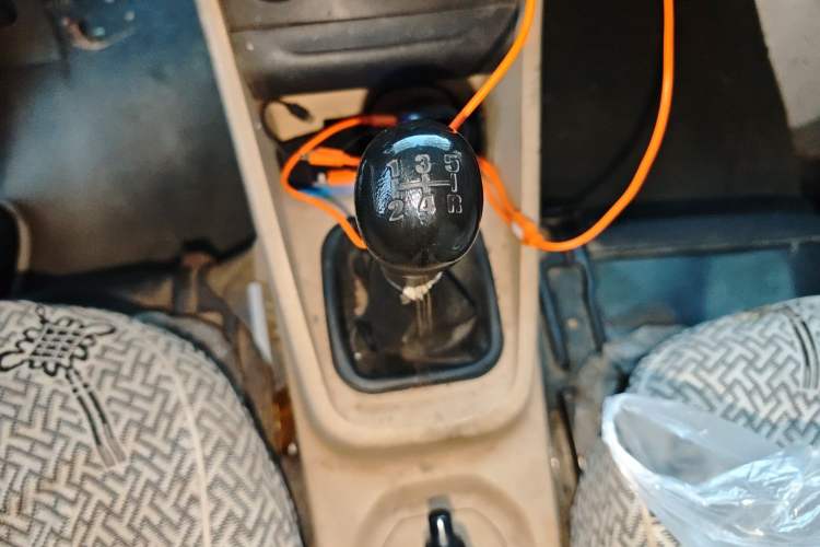 Used CHANGAN KUAYUE Xing V3 2023 1.3L Gasoline Comfort Edition 5-Seater Van Gear Lever