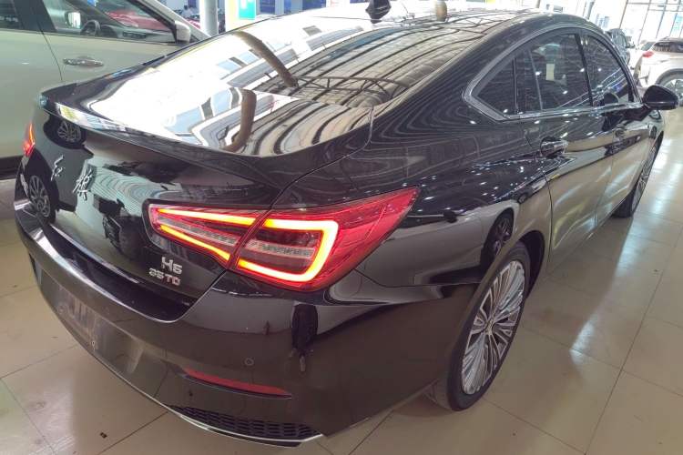 Used Hongqi H5 2022 Classic Model 1.8T Automatic Smart Connect Flagship Edition Rear Right 45 Deg